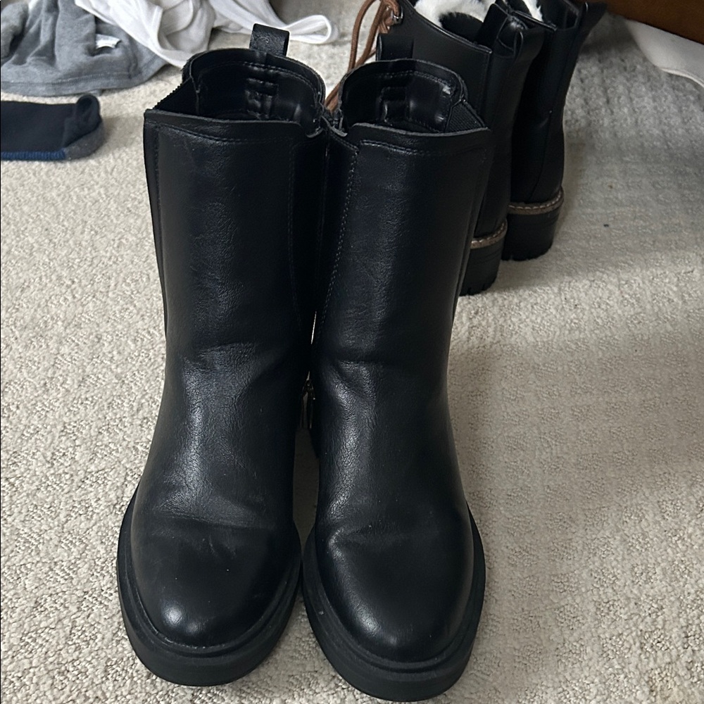 Kenneth Cole Reaction Black Ankle Booties